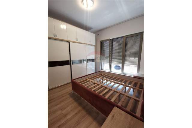 Tirane, jepet me qera apartament 2+1 Kati 5, 121 m² 700 Euro (Kompleksi Delijorgji)