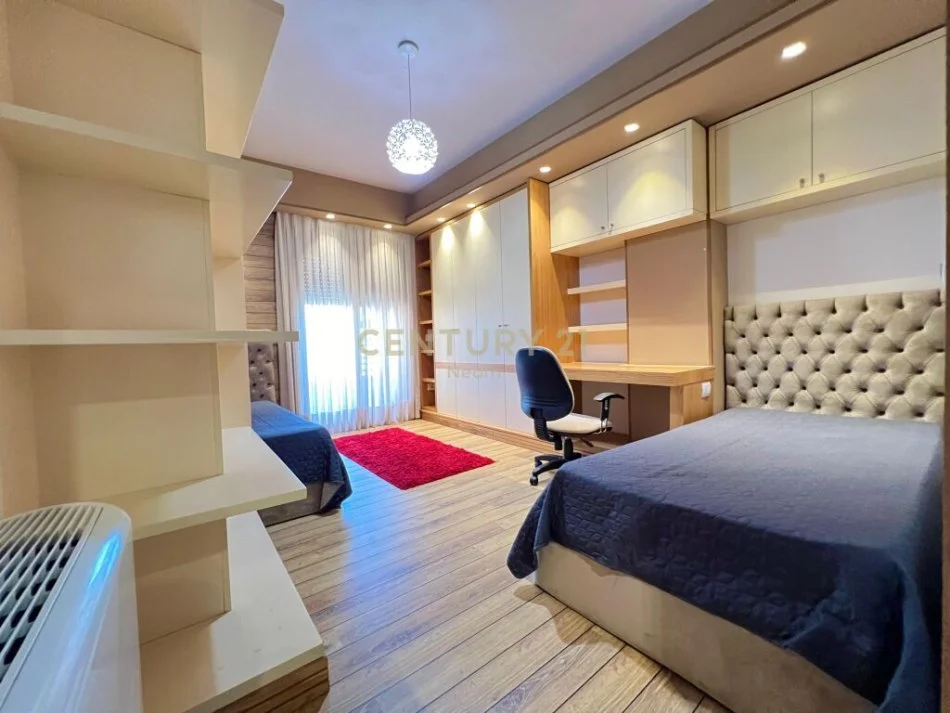 Tirane, jepet me qera apartament 2+1 Kati 4, 190 m² 1.900 € (qender)