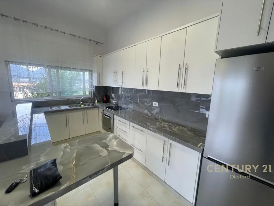 Tirane, jepet me qera apartament 3+1+Aneks+Ballkon Kati 1, 120 m² 750 € (Sauk i vjeter , Pamja)