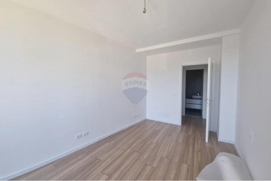 Tirane, jepet me qera zyre Kati -1, 92 m² 1.500 € (Liqeni i Tiranes Lake View)