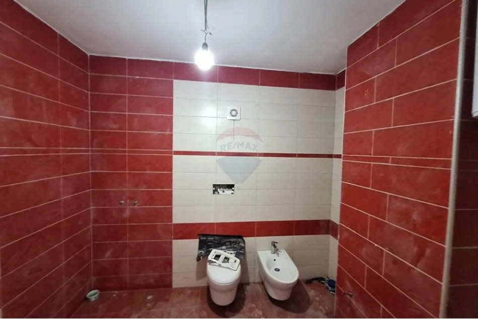 Tirane, shitet apartament 3+1 Kati 9, 130 m² 132.000 € (Pallatet Cabej)