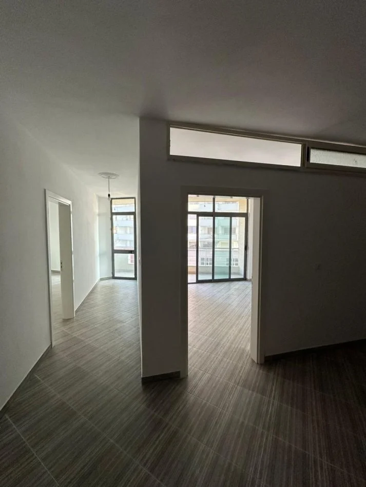 Durres, shes apartament 2+1+Ballkon Kati 2, 98 m² 83.000 € (Mali Robit)
