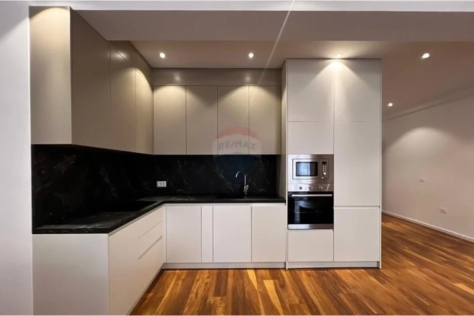 Tirane, jepet me qera apartament Kati 3, 70 m² 500 € (Vilat Gjermane)