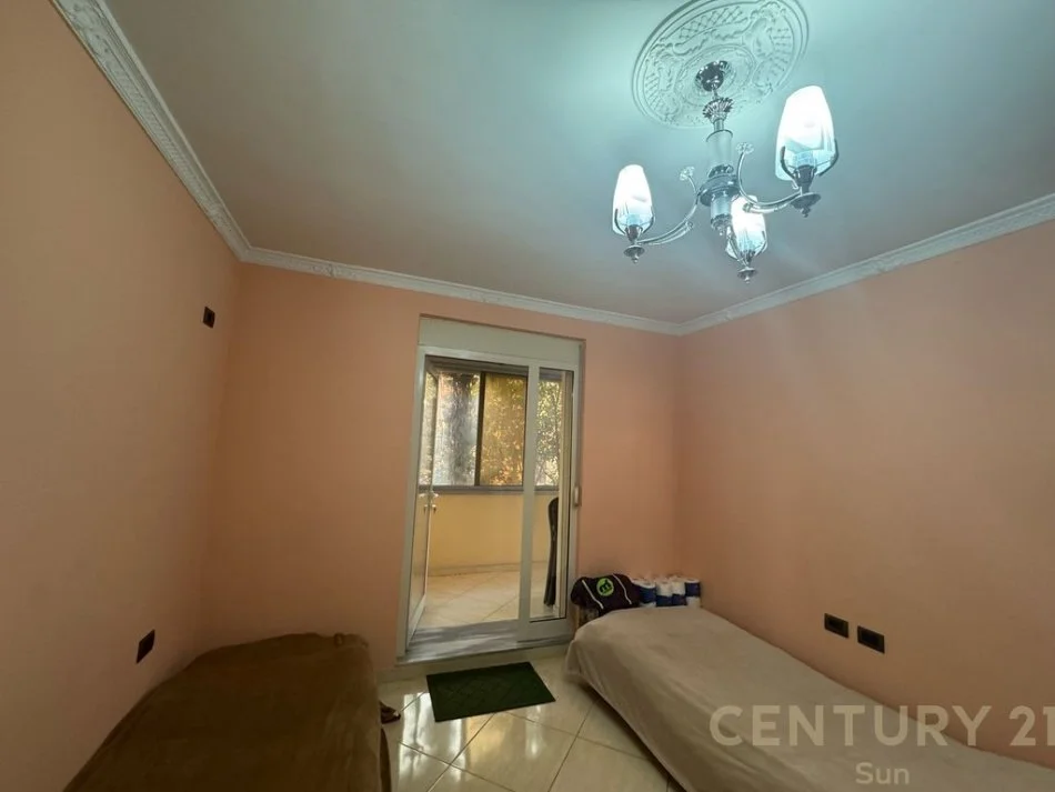 Tirane, jepet me qera apartament 2+1 , 76 m² 600 € (Rizat Cerova)