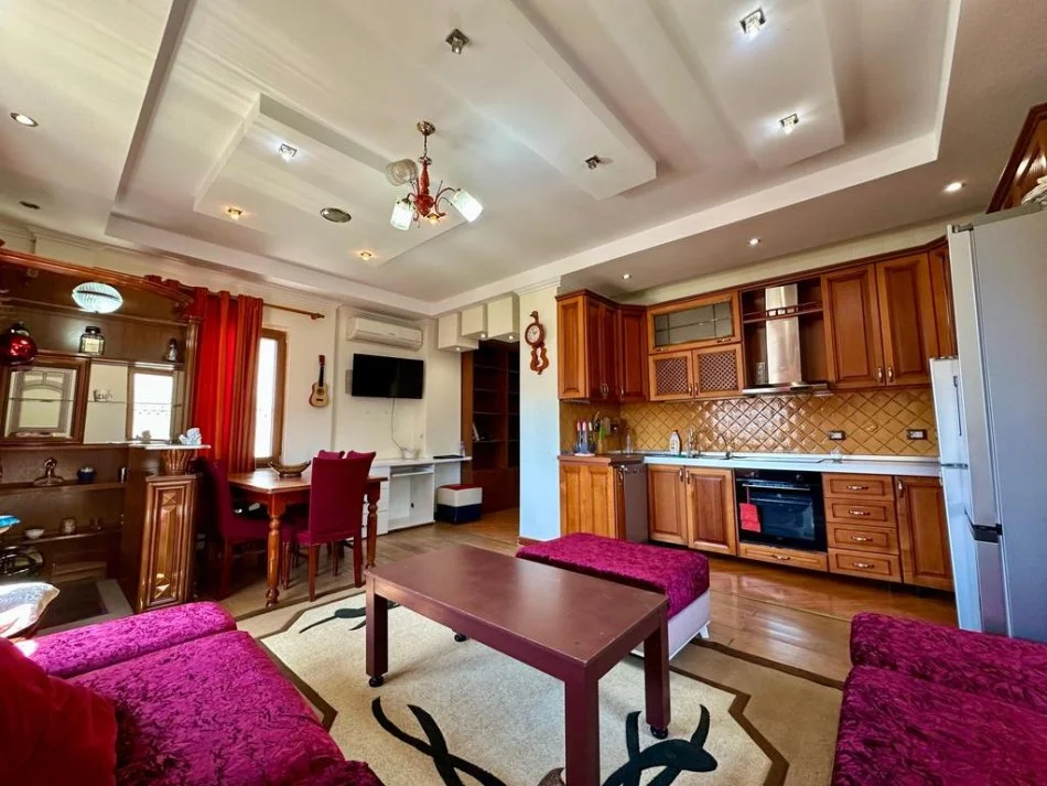 Tirane, jepet me qera apartament 2+1+Ballkon Kati 6, 94 m² 600 € (Vasil Shanto)