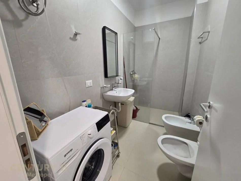 Tirane, jepet me qera apartament 1+1 Kati 4, 60 m² 450 € (Bulevardi i ri)