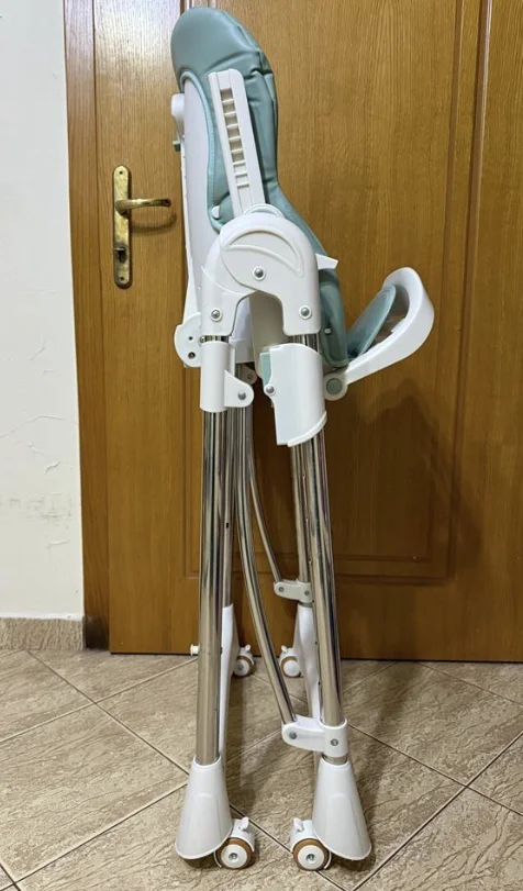 **OKAZION** Tirane, shes karrige ushqimi dhe ndenjëse për fëmijë 50 €