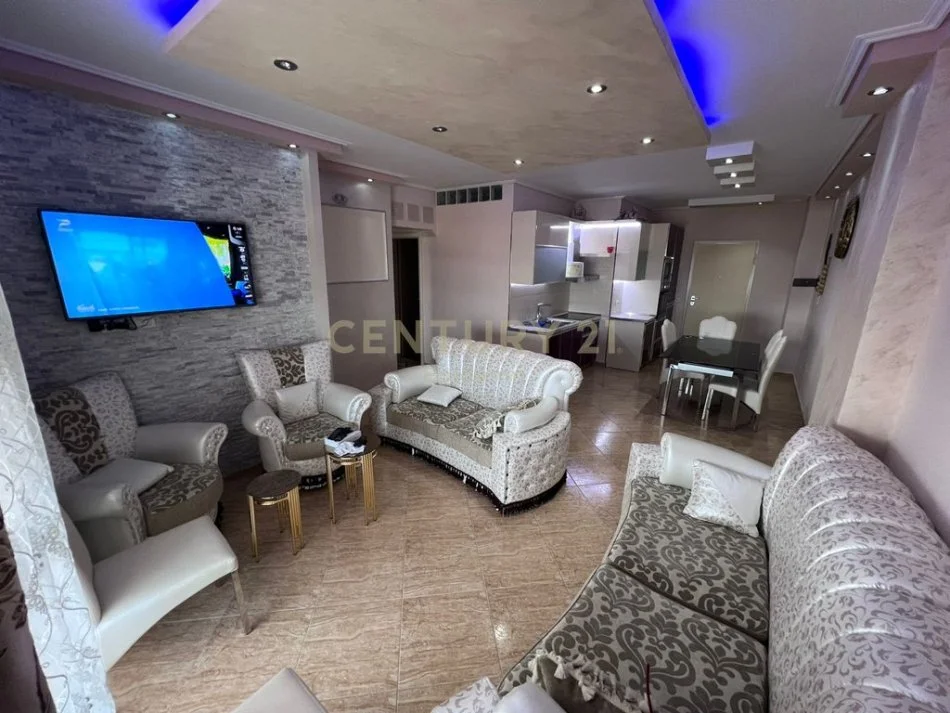 Durres, jepet me qera apartament+verande | Penthouse 2+1 Kati 5, 100 m² 500 € (durres)