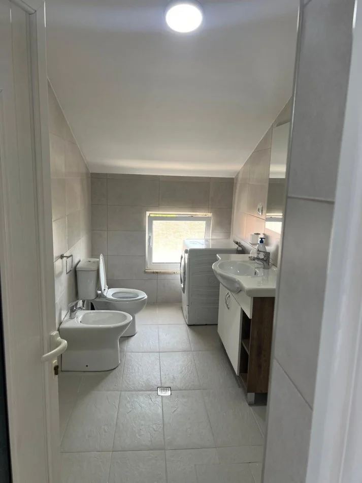 Tirane, shitet Vile 3+1+Ballkon Kati 3, 323 m² (TEG)