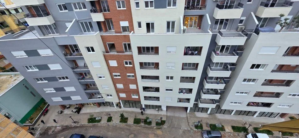 Tirane, jepet me qera ambjent biznesi Kati 0, 66 m² 1.000 € (PAZARI I RI)