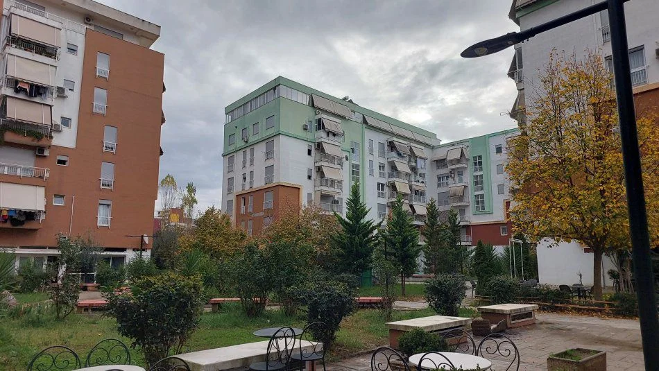 Tirane, jepet me qera apartament 2+1+Ballkon Kati 2, 100 m² 770 € (SPAKU GENER 2)