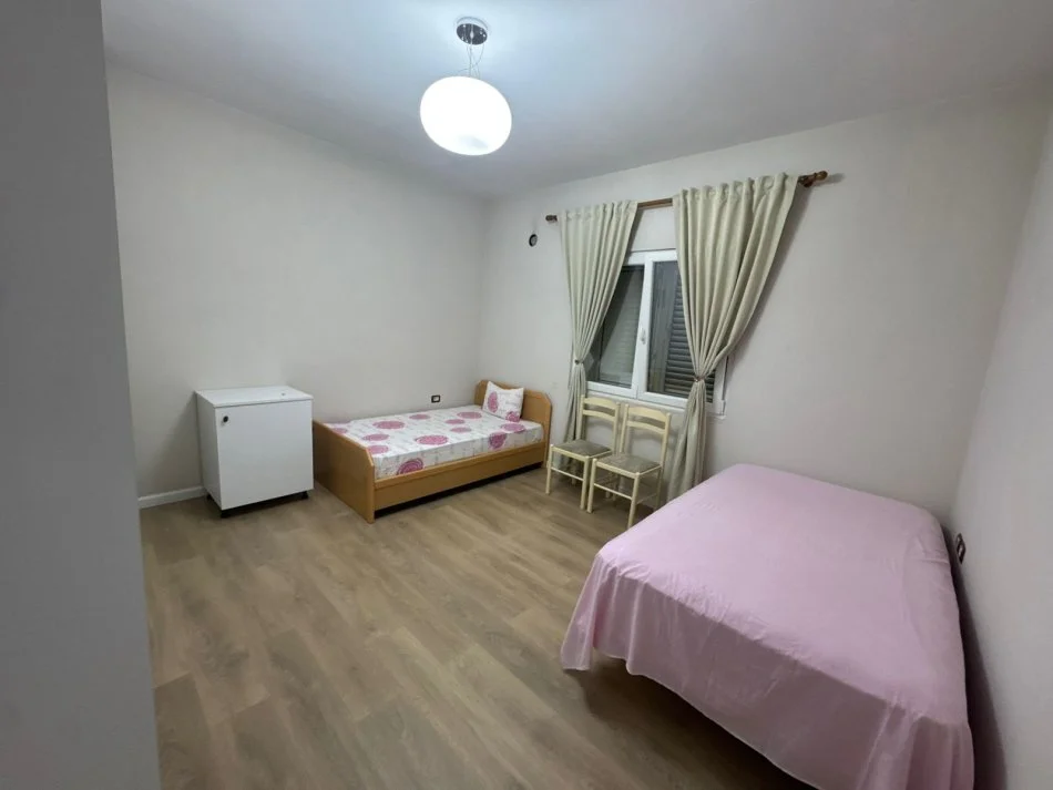 Tirane, jepet me qera apartament 2+1+Aneks+Ballkon Kati 2, 115 m² 800 € (DON BOSKO)