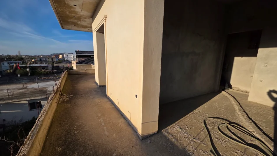 Vlore, shitet Vile 3 Katshe Kati 3, 500 m² 320.000 € (Lagjia 24 Maji – Rruga Mis Durhan)