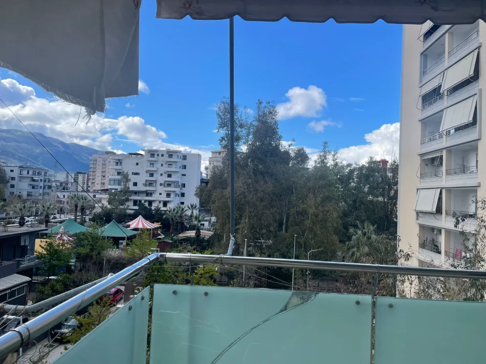 Vlore, jepet me qera apartament 3+1+Ballkon Kati 3, 140 m² 400 € (Bulevardi Ismail Qemali,pran Aulona Park, Vlore)