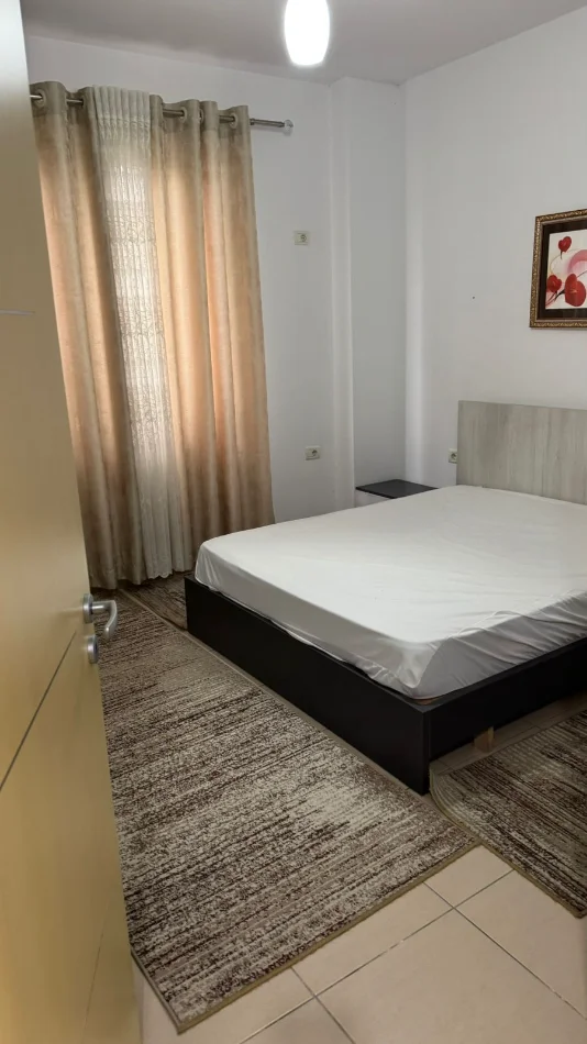 Tirane, jepet me qera apartament 1+1+Ballkon Kati 1, 75 m² 500 € (RRUGA 5 MAJI)