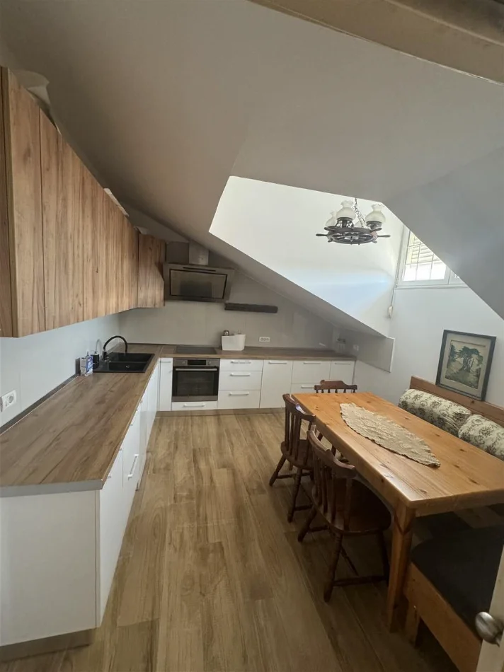 Tirane, jepet me qera apartament 2+1+Ballkon Kati 7, 114 m² 800 € (STACIONI I TRENIT)