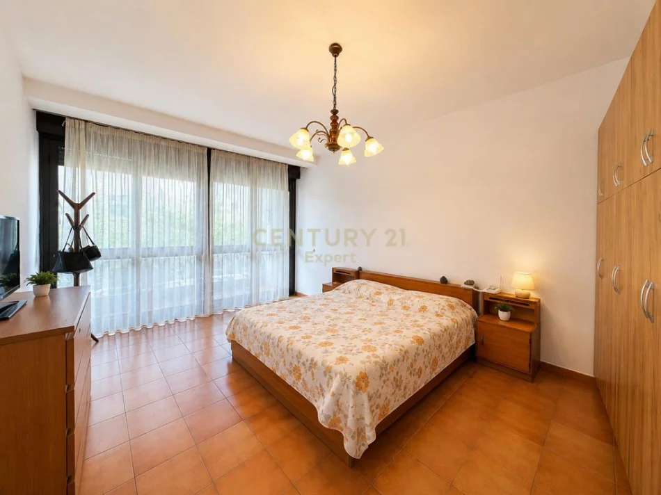 Tirane, shes apartament 5+1 Kati 1, 183 m² 364.000 € (Myslym Shyri)