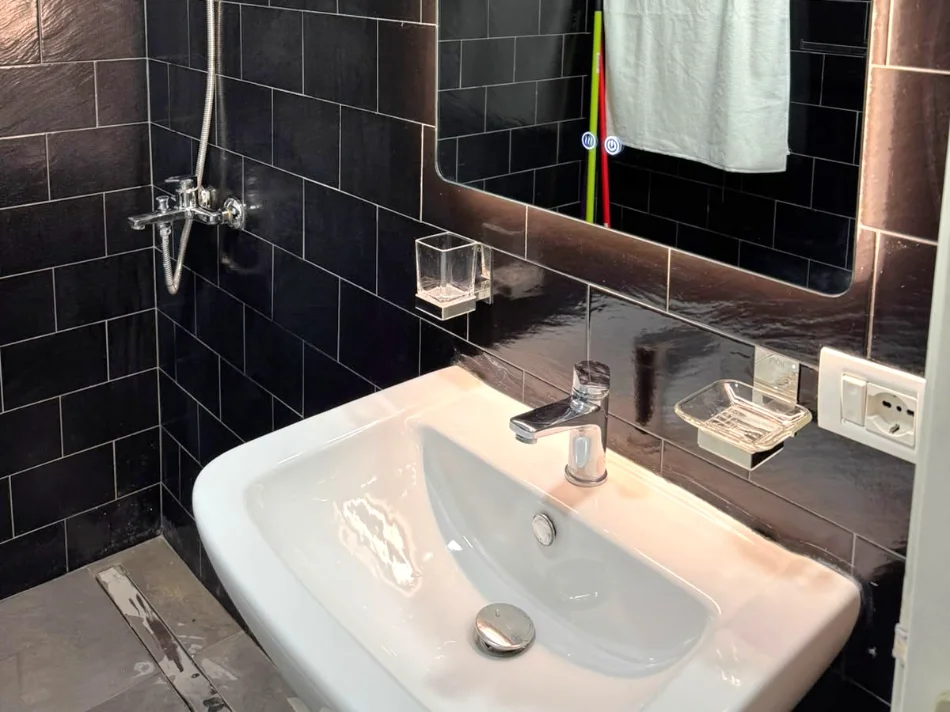 Tirane, jepet me qera apartament 2+1 Kati 5, 88 m² 430 € 