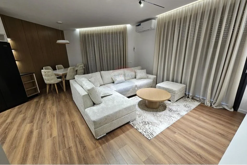 Tirane, jepet me qera apartament 2+1 Kati 2, 117 m² 1.300 € (liqeni i thate)