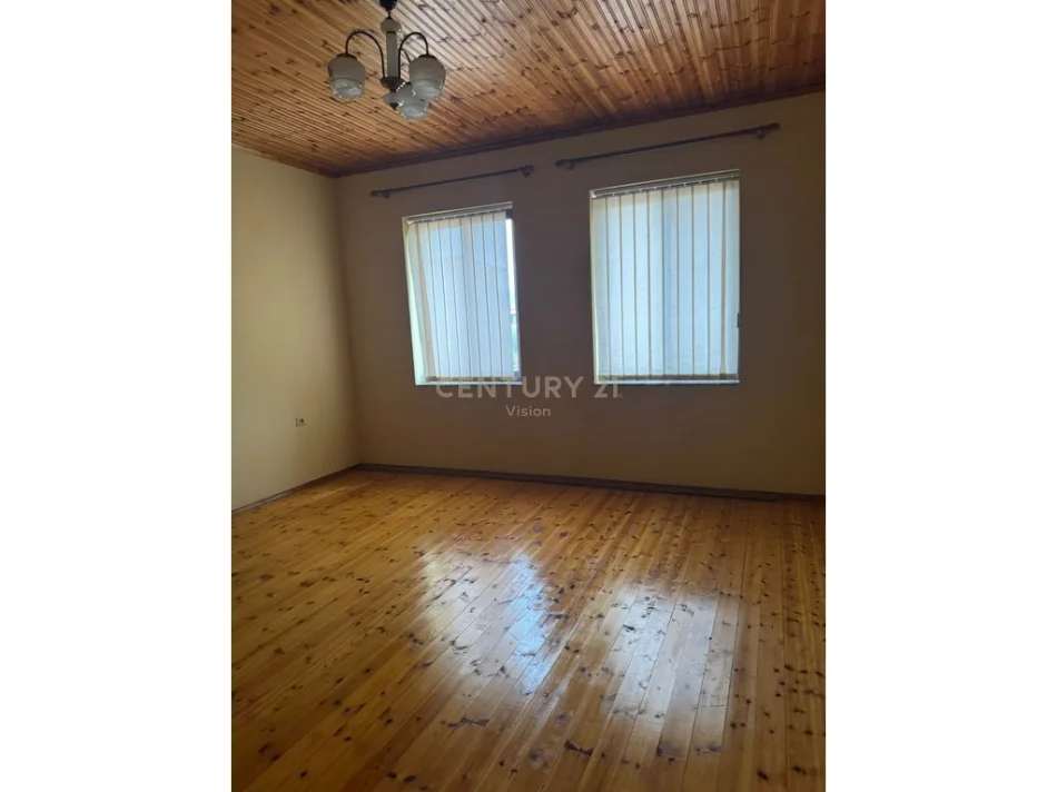 Shkoder, shitet shtepi 3+1 Kati 2, 214 m² 135.000 € (kiras prane kolegjit turk)