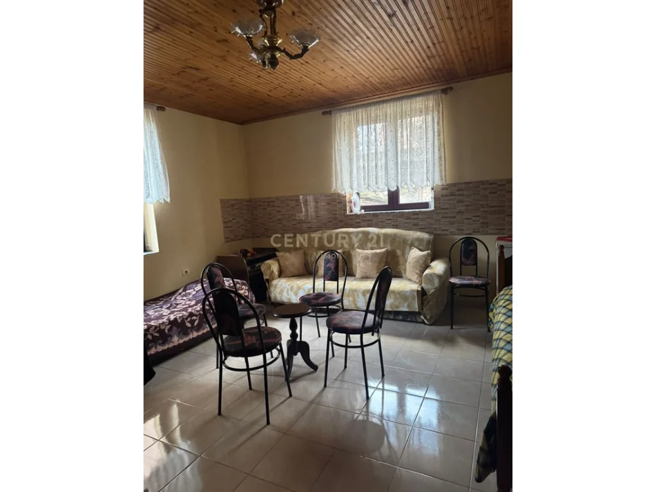 Shkoder, shitet shtepi 3+1 Kati 2, 214 m² 135.000 € (kiras prane kolegjit turk)