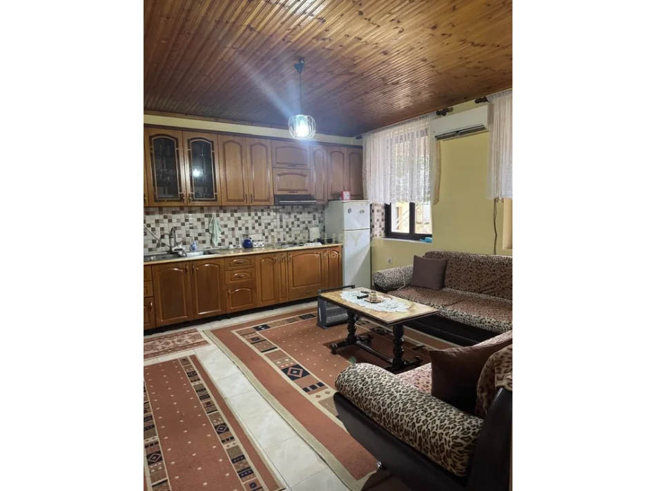 Shkoder, shitet apartament 3+1+Ballkon Kati 2, 214 m² 135.000 € (kiras kolegji turk)