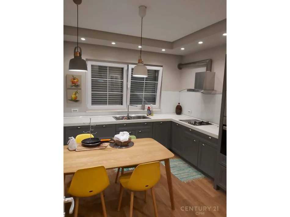 Tirane, jepet me qera apartament 1+1 Kati 3, 650 € 