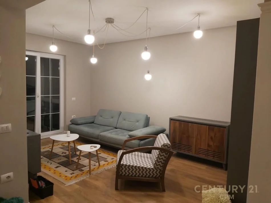 Tirane, jepet me qera apartament 1+1 Kati 3, 650 € 