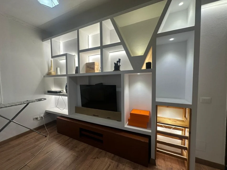 Tirane, jepet me qera apartament 2+1 Kati 7, 90 m² 650 € (Globe)