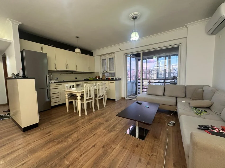 Tirane, jepet me qera apartament 2+1 Kati 7, 90 m² 650 € (Globe)