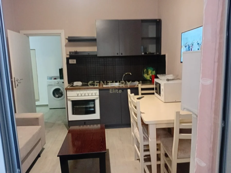 Tirane, jepet me qera apartament 1+1 Kati 1, 60 m² 520 € 