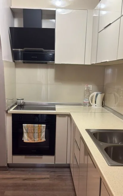 Shqiperi, shitet 2+1 Kati 4, 225.000 € 