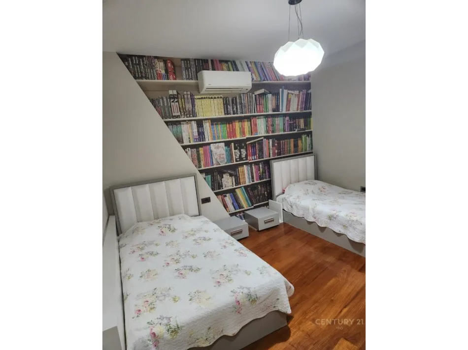 Tirane, jepet me qera apartament 1+1 Kati 12, 135 m² 1.000 € (ish hipoteka)