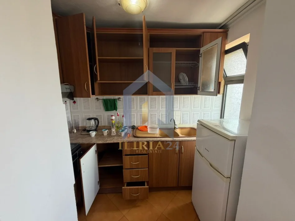 Tirane, shes apartament 1+1 Kati 1, 56 m² 86 milion leke (Apartament 1+1 në shitje tek Spitali Nene Tereza QSUT)
