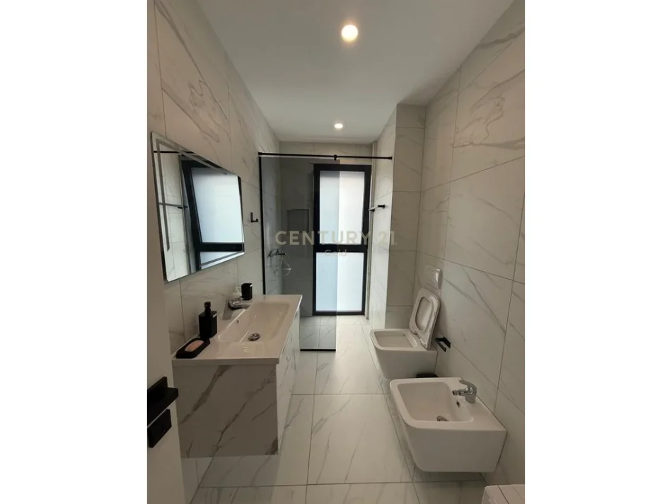 Tirane, jepet me qera apartament 1+1 Kati 5, 66 m² 700 € (fiori di bosco)