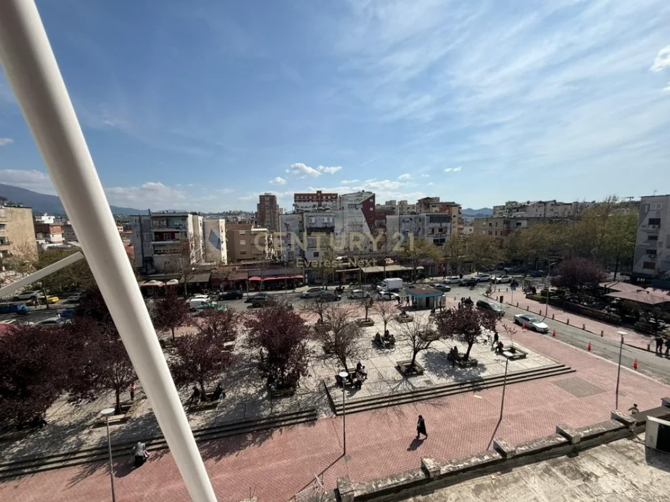 Tirane, shitet apartament 1+1 Kati 5, 145.000 € (Sheshi Shtraus)