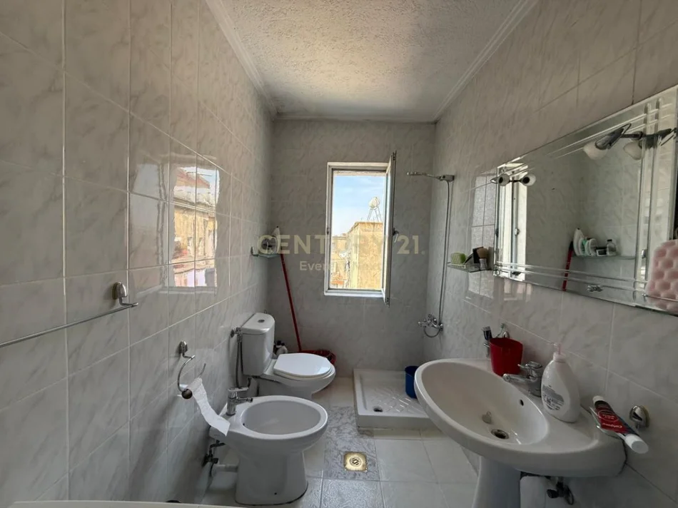 Tirane, shitet apartament 2+1 Kati 5, 72 m² 145.000 € (xhamlliku)