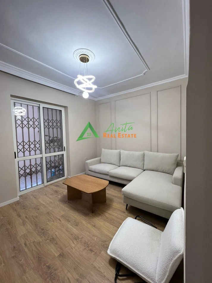 Tirane, jepet me qera apartament 1+1+Ballkon Kati 1, 65 m² 500 €