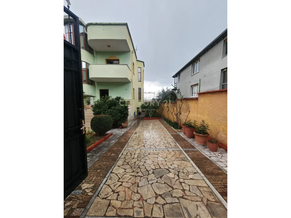 Tirane, shitet Vile 3 Katshe Kati 0, 440 m² 640.000 € (qytet studenti)