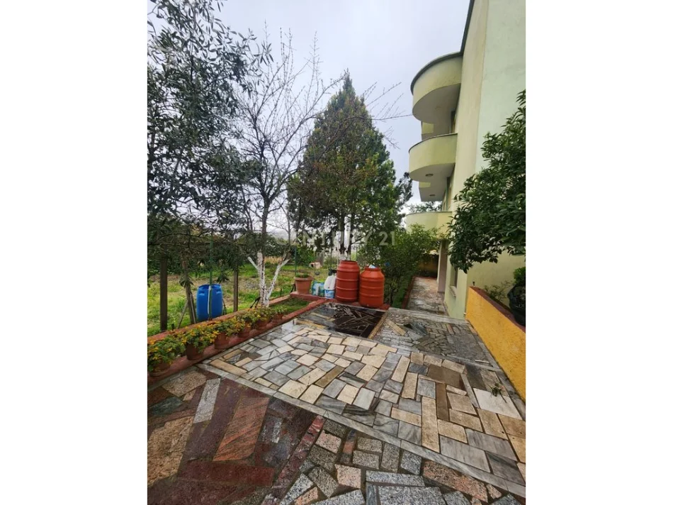 Tirane, shitet Vile 3 Katshe Kati 0, 440 m² 640.000 € (qytet studenti)