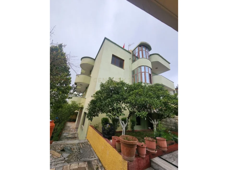 Tirane, shitet Vile 3 Katshe Kati 0, 440 m² 640.000 € (qytet studenti)