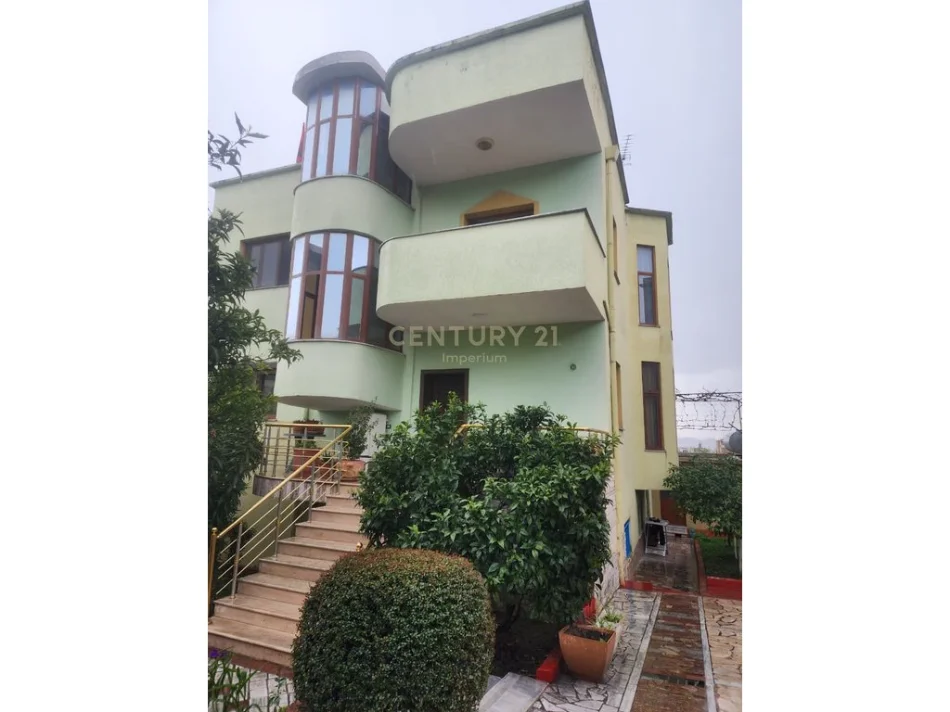 Tirane, shitet Vile 3 Katshe Kati 0, 440 m² 640.000 € (qytet studenti)
