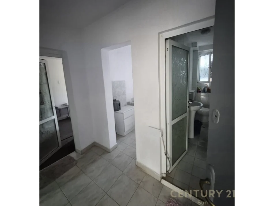 Tirane, shitet apartament 1+1 Kati 2, 46 m² 130.000 € (rruga e kavajes)