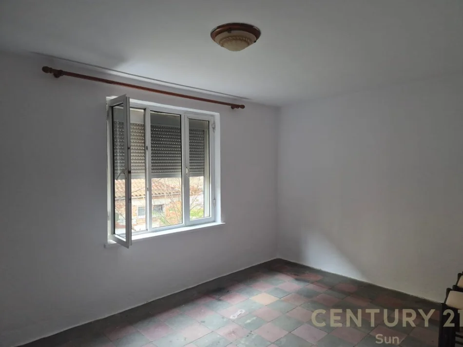 Tirane, shitet apartament 1+1 Kati 2, 46 m² 130.000 € (rruga e kavajes)