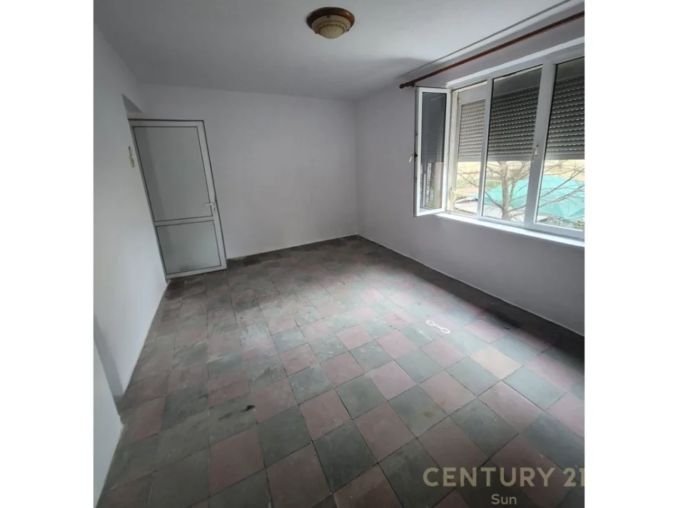 Tirane, shitet apartament 1+1 Kati 2, 46 m² 130.000 € (rruga e kavajes)