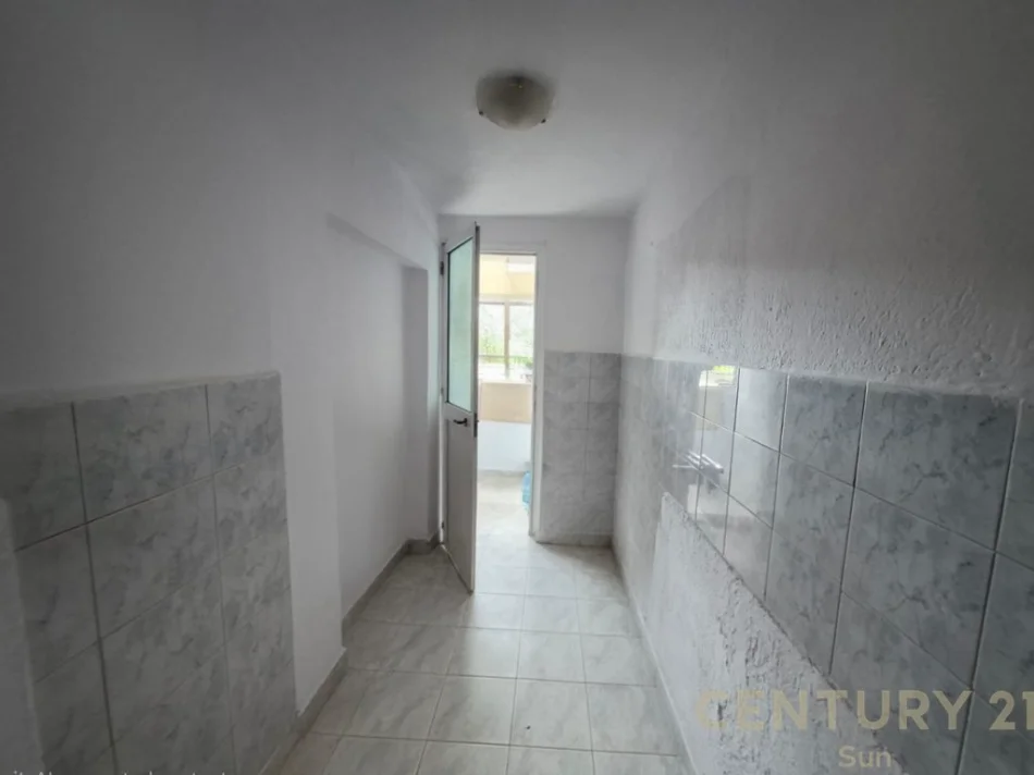 Tirane, shitet apartament 1+1 Kati 2, 46 m² 130.000 € (rruga e kavajes)