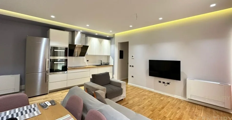 Tirane, jepet me qera apartament 1+1 Kati 3, 67 m² 600 € (Kopshti Botanik)