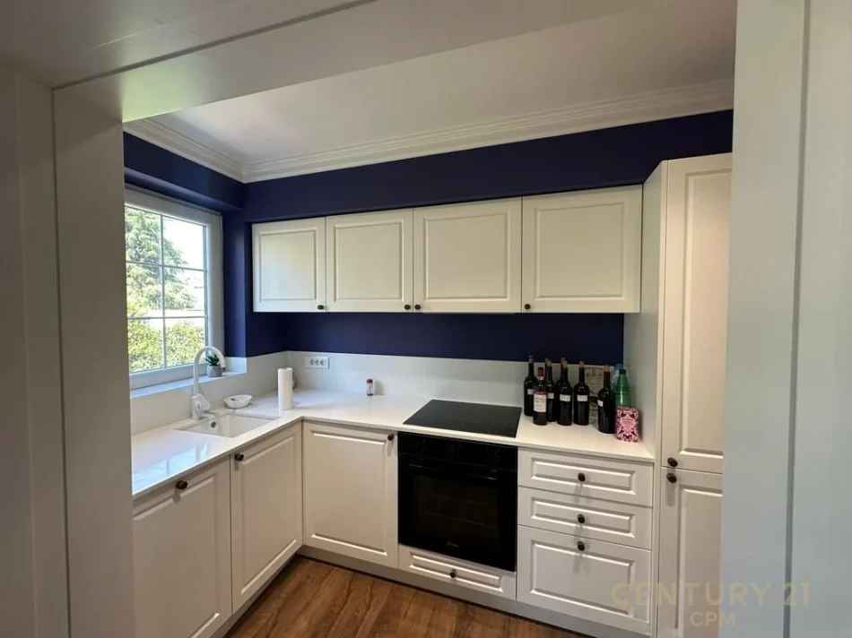 Tirane, jepet me qera apartament 1+1 Kati 4, 50 m² 800 € (blloku)