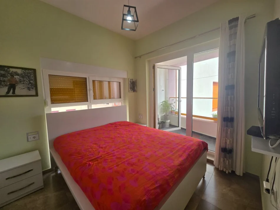 Tirane, shitet apartament 1+1 Kati 7, 123.600 € 