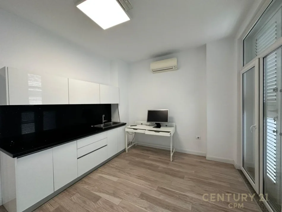 Tirane, jepet me qera apartament 1 Katshe Kati 1, 413 m² 4.500 € (komuna e parisit)